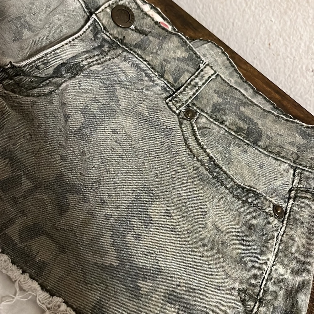 Sold ❗️Shorts - Picture 2 of 8